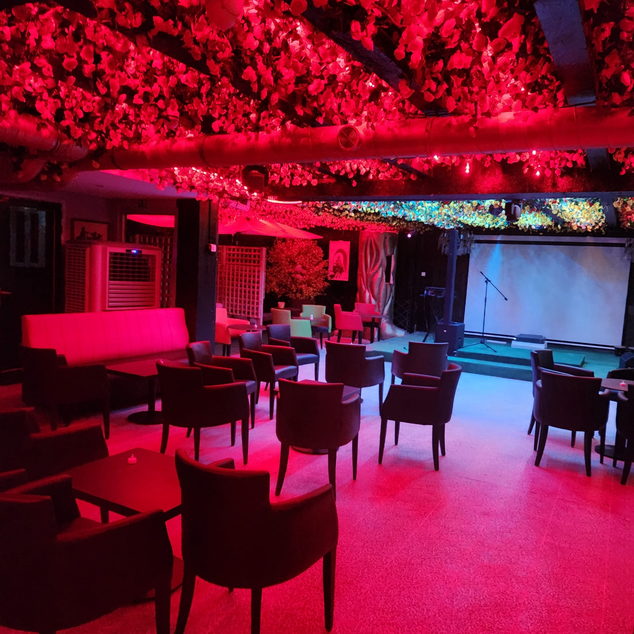 Salle confortable pour réception familiale